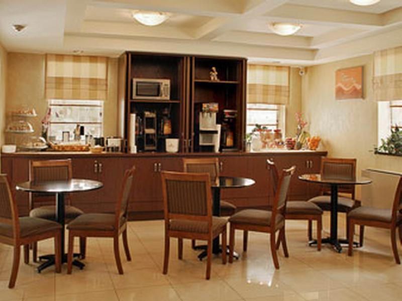 เดย์ อินน์ บาย วินด์แฮม โทรอนโต เวสต์ มิสซิสซอกา ร้านอาหาร รูปภาพ